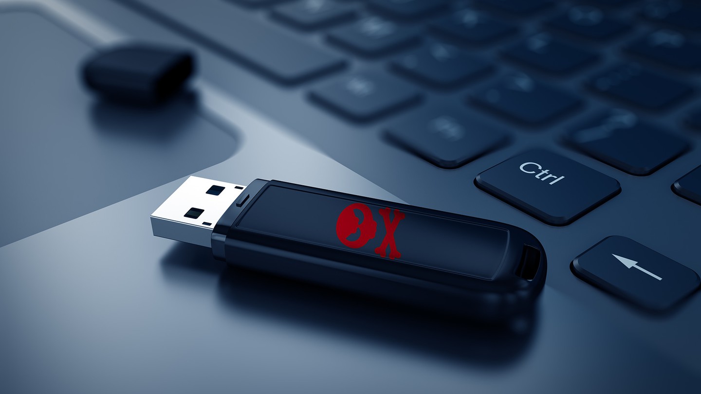 Bu Yeni USB Flash Sürücü Komutla Kendi Kendini İmha Ediyor