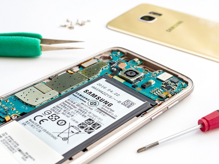 Galaxy S21 ekranınızı mı kırdınız? Samsung evde düzeltebilme imkanı sunacak !