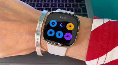 Fitbit Versa 4 Ve Sense 2 Ayrıntıları Hızla Silinen Bir Videoda Ortaya Çıktı