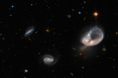 Hubble, Muhteşem Bir Dansta Çarpışan Galaksileri Tespit Etti