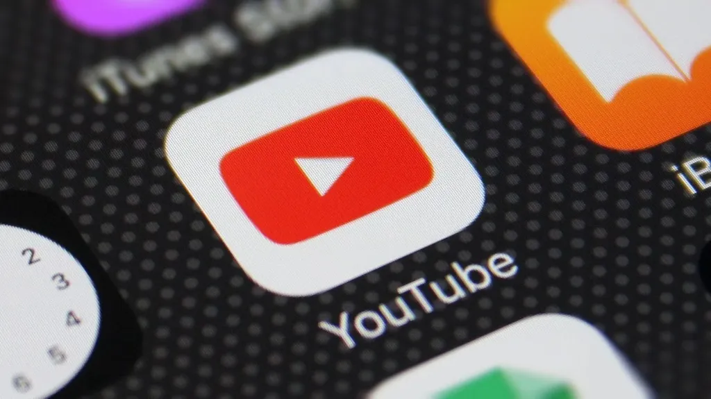 YouTube artık emzirme çıplaklığı ve ‘cinsel içerikli olmayan dans’ içeren videolardan para kazanmaya izin veriyor