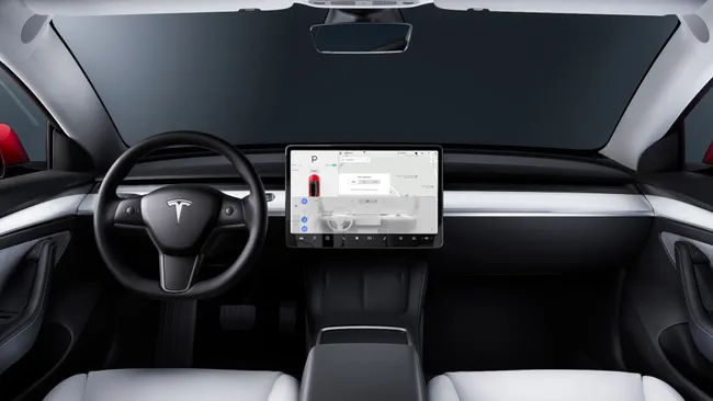 Tesla güncellemesi yakında Waze benzeri navigasyon ve hız kamerası uyarıları sunabilir