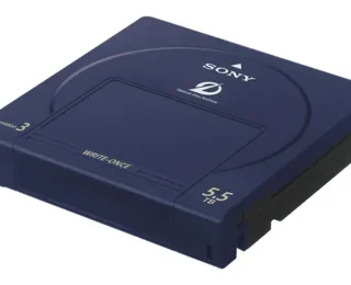 Sony, zorlu 5,5 TB kartuş depolama çözümünü sonlandırdığını doğrulayarak yerini yeni seramik, silika ve DNA depolama rakiplerinin almasının önünü açtı