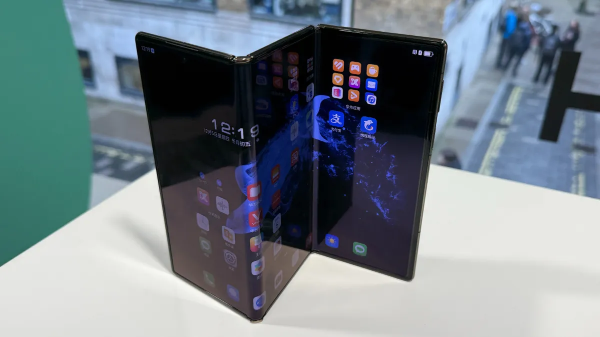 Samsung’un üçe katlanabilir modeli Galaxy Z Fold 7’yi geride bırakabilir