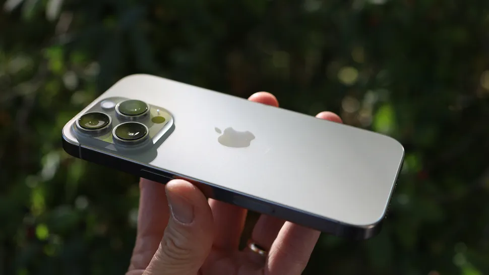 iPhone 17 Pro ile AirPods’unuzu Kablosuz Şarj Etmek Mümkün Olabilir