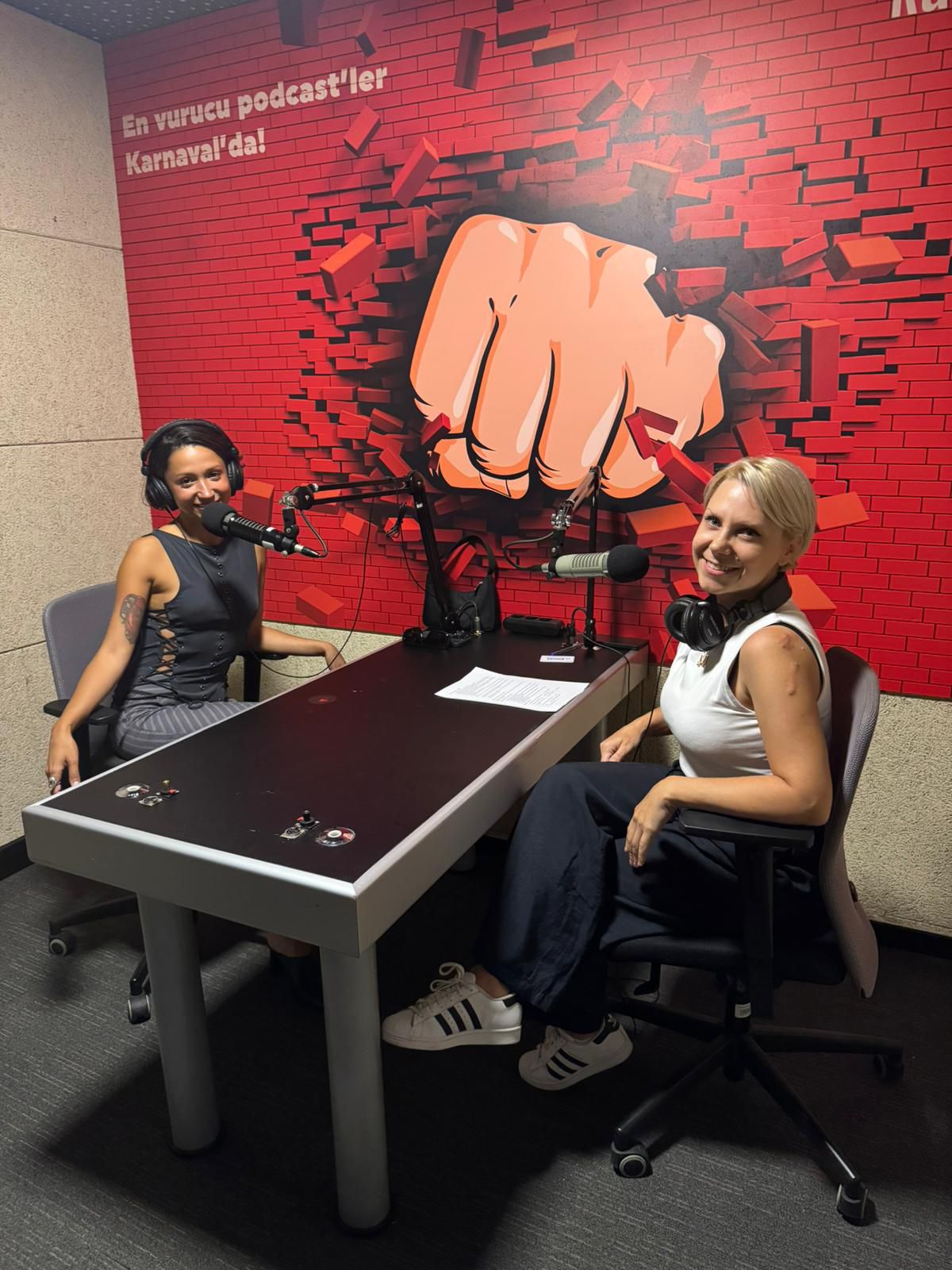 JoyTürk, yeni yaşını Zeynep Bastık ile kutladı!