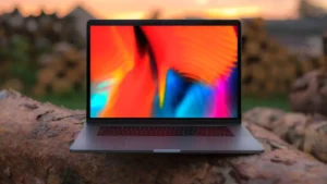 Apple’ın Yeni MacBook Pro Modellerinde OLED Ekran Sadece Üst Düzey Sürümlerde Olabilir