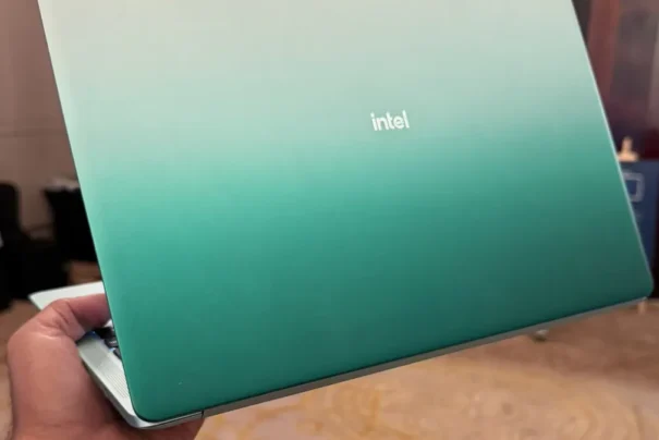 Yeni Windows 11 dizüstü, Apple’a rakip olarak öne çıkıyor