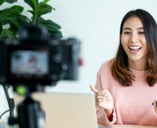 E-Ticarette Influencer Patlaması: 50 Bin Emekli, Ev Kadını ve Asgari Ücretli  Sosyal Medya İçerik Üreticisi Olacak
