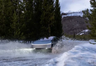 Cybertruck’ı Göle Sürerek “Wade Mode” Test Eden Sürücü Gözaltına Alındı