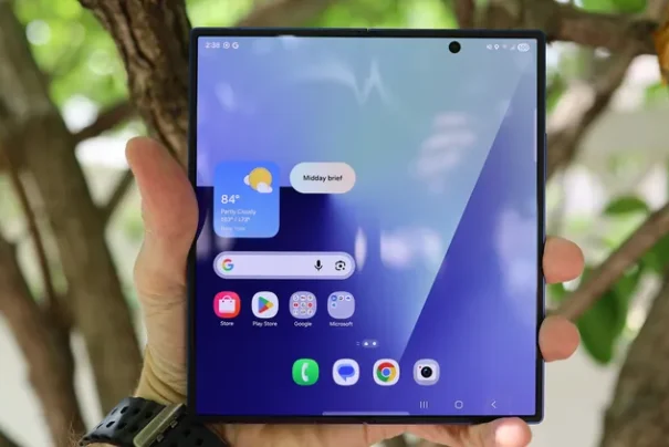 Katlanabilir iPhone fiyatları arttırabilir: Samsung’un endişelenmemesinin nedeni ortaya çıktı